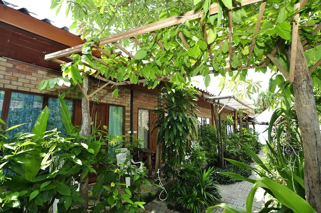 Dee Dee Beach House Hotel Phi Phi Don Guest house