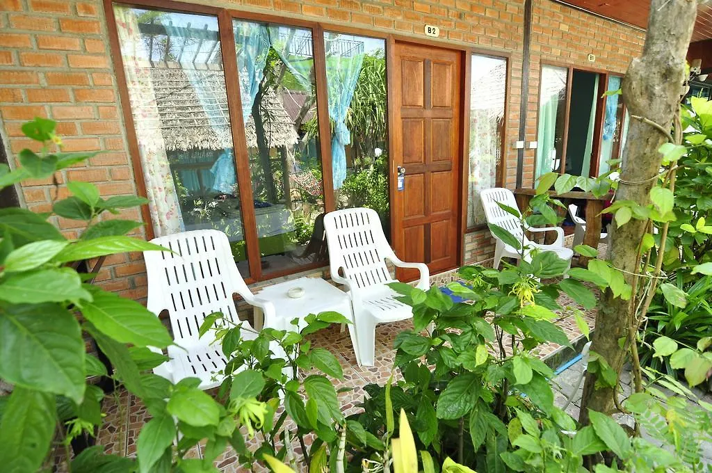 Dee Dee Beach House Hotel Phi Phi Don
