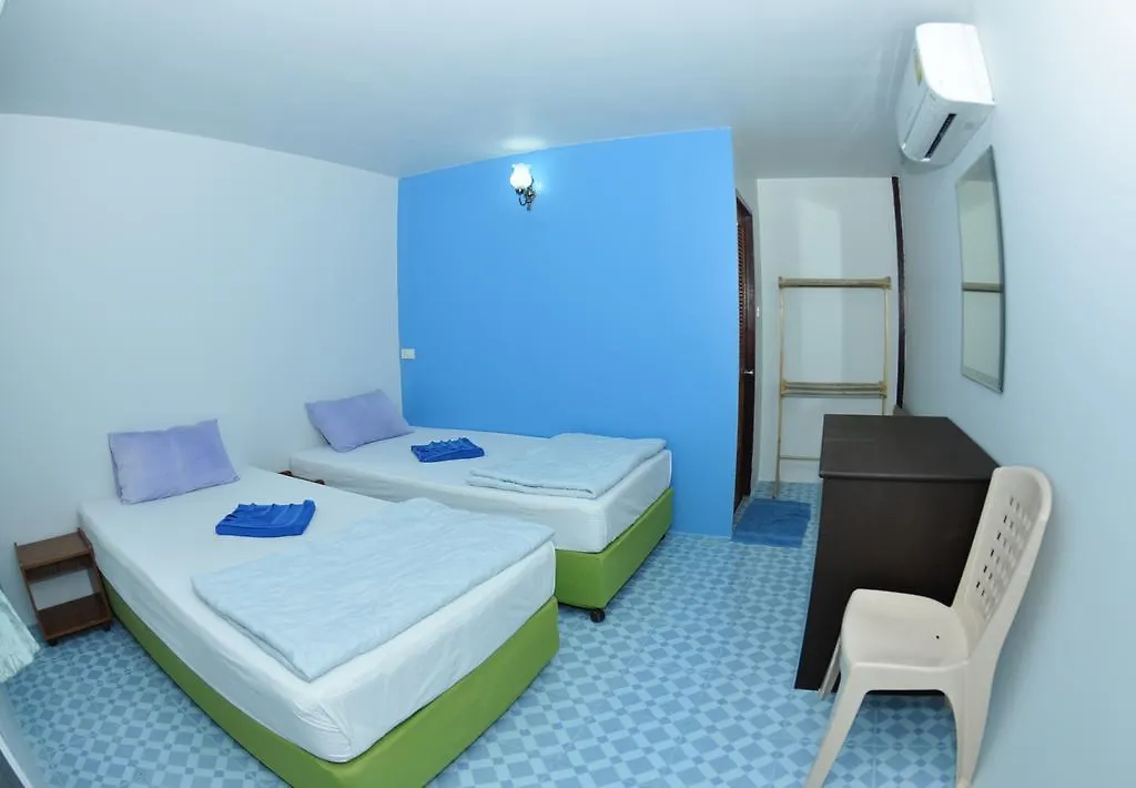 Dee Dee Beach House Hotel Phi Phi Don Thailand