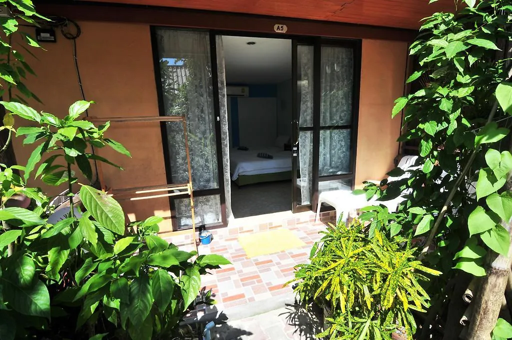Dee Dee Beach House Hotel Phi Phi Don 2*,
