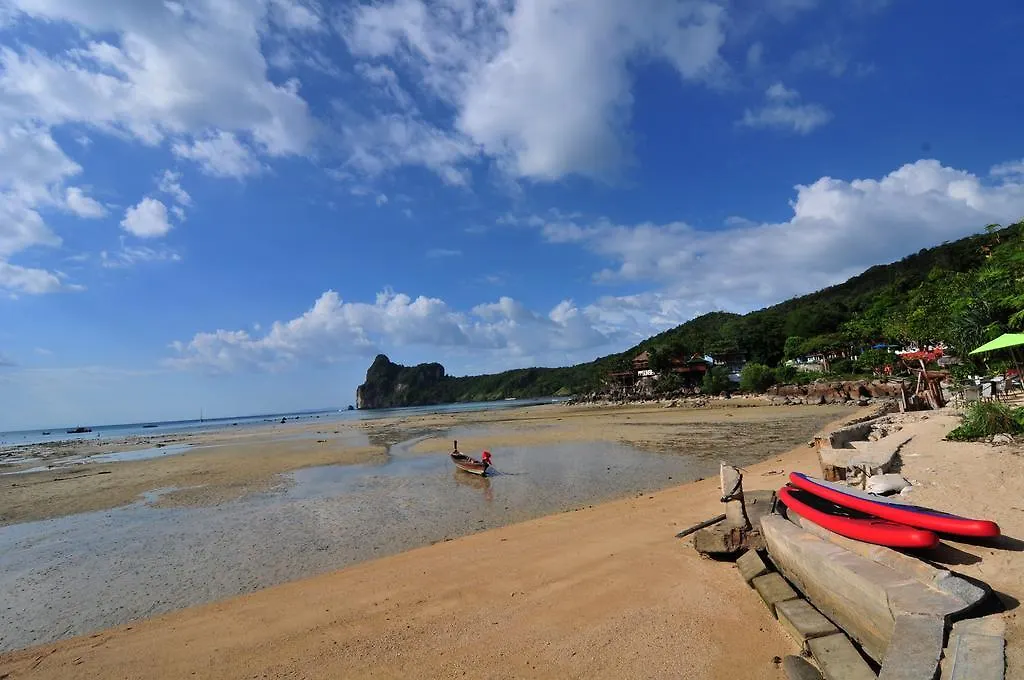 Dee Dee Beach House Hotel Phi Phi Don